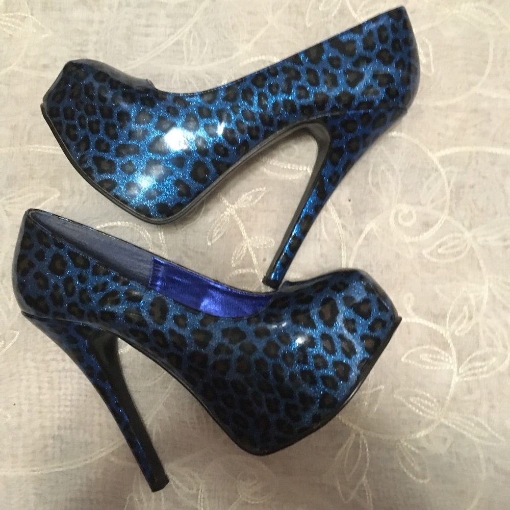 Shoes - Picture 2 of 5